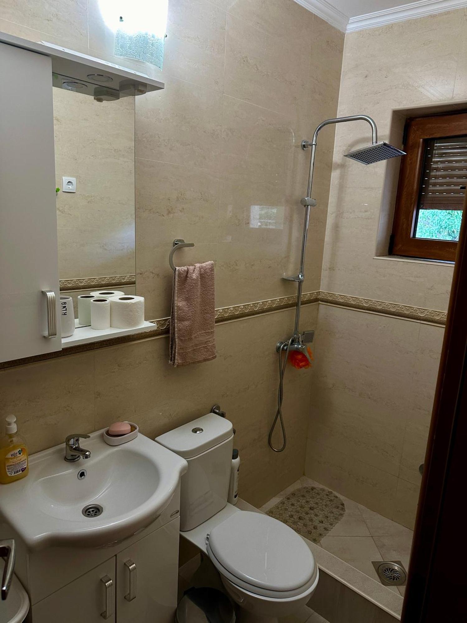 Green House Virpazar Rom bilde